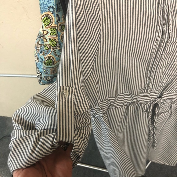 Women’s sz medium gray/white striped maternity top - Picture 4 of 7